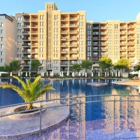 Royal Sea G Apartment
